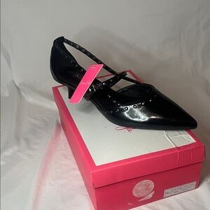 Chic Black Strappy Flats